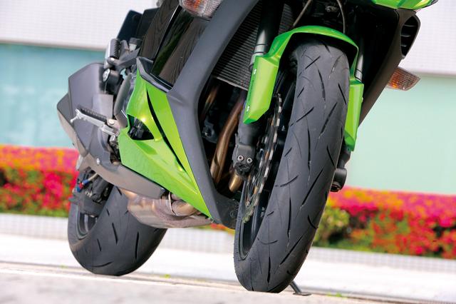 画像: タイヤサイズ、空気圧ともに車両指定を守ってテスト中。新品装着時から約200㎞で性能が安定してきたが、これがどこまで続くのか楽しみだ。