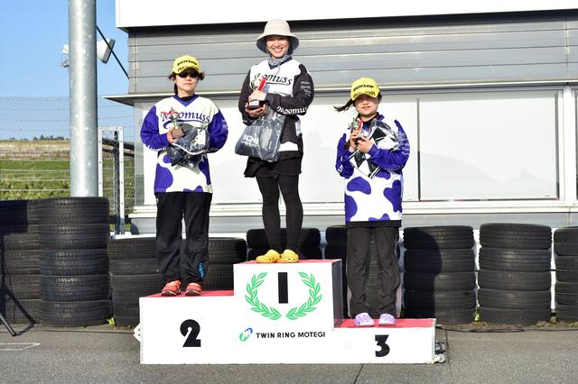 画像: NL級表彰台 1位・寺崎選手、2位・新田るみ子選手、3位・新田涼乃選手
