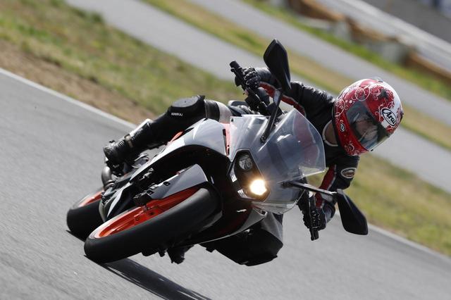 画像: バイクの正面も速そうでかっこいい☆