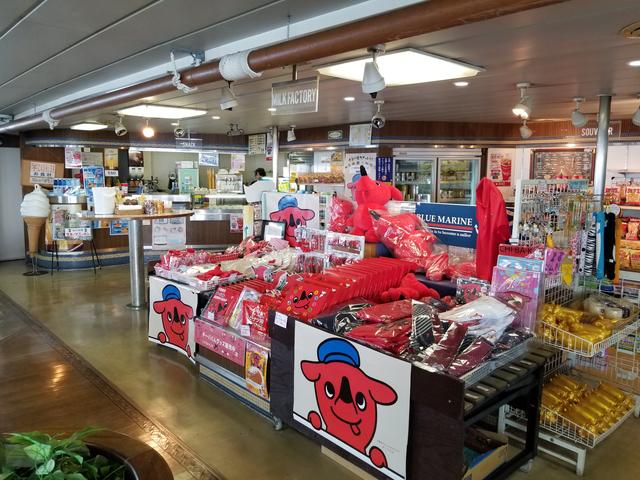 画像: 売店もあったよ! 千葉出発だからチーバくんがいっぱい! 船にもチーバくんの絵が書いてあったと思う…