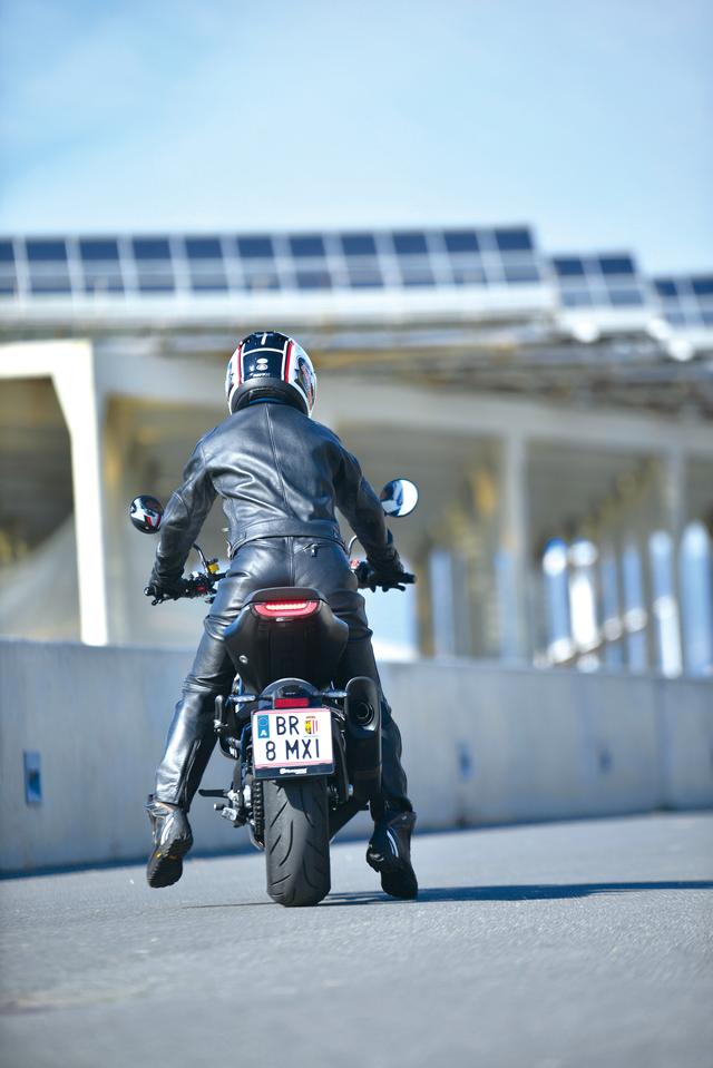 画像2: RIDING POSITION(身長:162cm 体重:63kg)