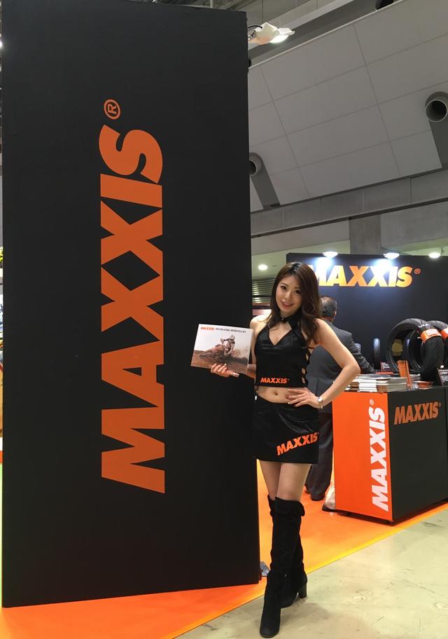 画像: MAXXISブースさん 黒とオレンジが大人っぽくて かっこかわいいね( › ·̮ ‹ )