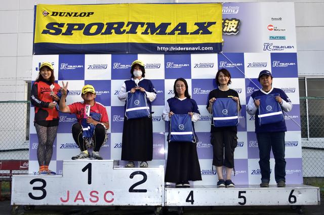 画像: レディース総合/1位・荒木真美(C1級) 2位・佐藤加奈子(C1級) 3位・木津谷香織(C2級) 4位・本間君枝(C1級) 5位・小笠原晶子(C1級) 6位・池田麻希子(C2級)