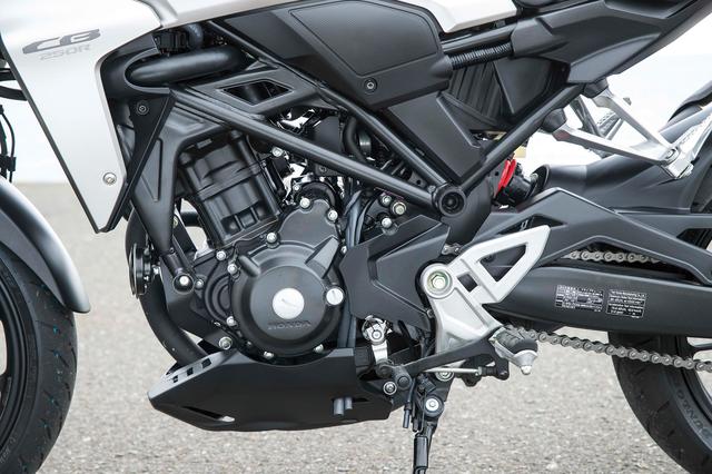 画像: CBR250R用から発展したDOHC水冷シングル。吸排気系の改良やPGM-FIの精緻な制御によって、低回転から高回転までの広い領域で瞬発力や加速力を発揮する。リニアな操作感も備える。
