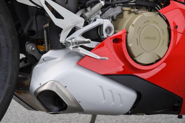 画像3: DUCATI
加速する真価と進化!
PANIGALE V4S(前編)