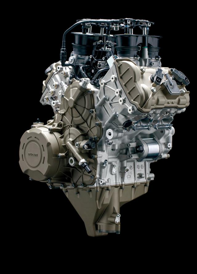画像2: DUCATI
加速する真価と進化!
PANIGALE V4S(前編)