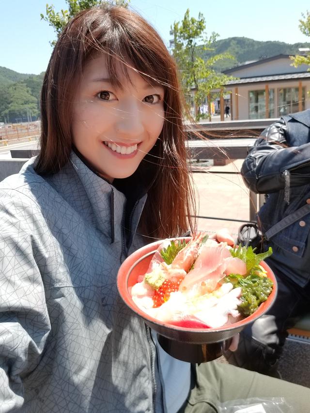 画像: 大好きな海鮮ばっかりてんこ盛りにのってて 幸せなランチ・:*+.\(( °ω° ))/.:+