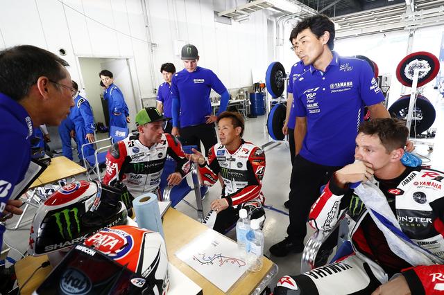 画像: 注目すべきは吉川監督の左手! マイケルの首筋にスッとアイスバッグ! 気遣いですねぇ