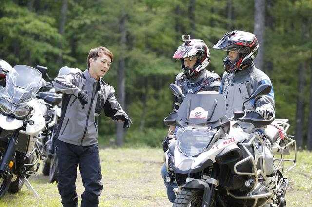 画像: 今の時期にしかできないゲレンデを解放したオフロード走行会。なんとインストラクターを勤めたのは、今年もダカールラリーを見事完走した風間晋之介さんだ。