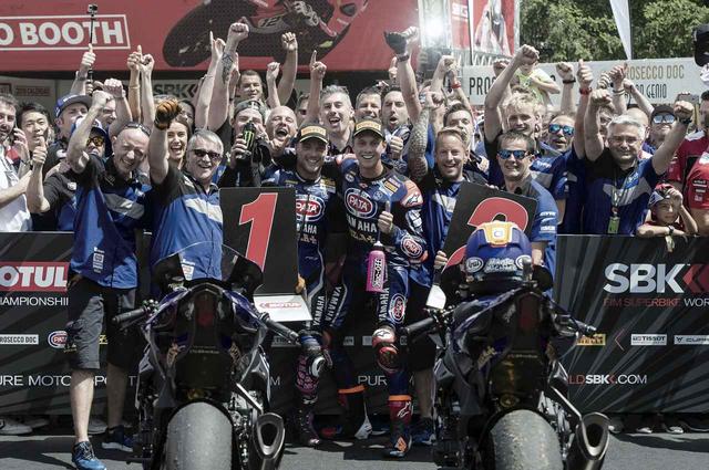画像3: 今年のマシンは初代YZF-R1の赤白カラー!