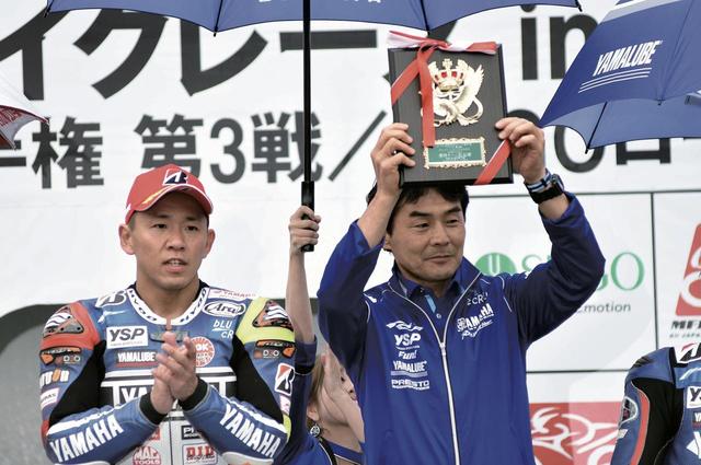 画像2: 今年のマシンは初代YZF-R1の赤白カラー!