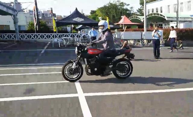 画像: Z900RS…乗る前に皆さんから、速いし馬力あるから気をつけて!って心配されて、ちょっとビビりながら乗ったけど全然大丈夫^^ 確かに滑らかな走りに加えて、加速が速いから狭い教習所だとスピードの出しすぎに注意かもしれないけど、それくらい馬力もあって走りたくなるバイクだったよ。