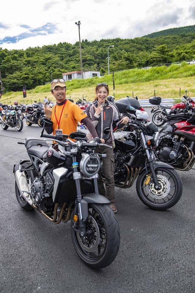 画像: よしのさん(42歳)&CB1000R さちこさん(43歳)&CB400SF
