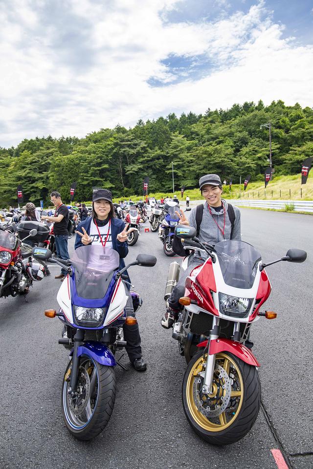 画像: 山根真己さん(25歳)&CB1300スーパーボルドール 山根愛さん(30歳)&CB400スーパーボルドール