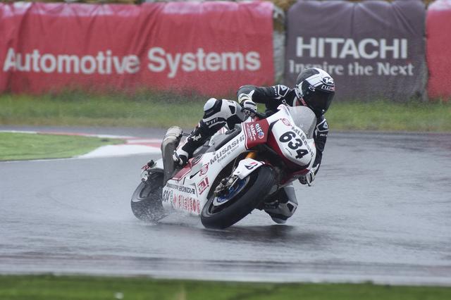 画像: テスト01で雨の中を走り込んだランディ・ドゥ・ピュニエ HRCの正ライダーになる可能性も?