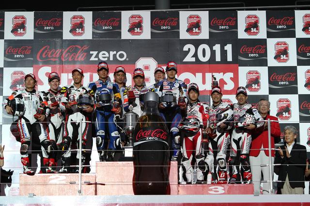 画像: 2011年 鈴鹿8耐の決勝結果 優勝:F.C.C. TSR Honda(秋吉耕佑/伊藤真一/清成龍一) 2位:ヨシムラSUZUKIRacingTeam(加賀山就臣/J.ウォーターズ/青木宣篤) 3位:MuSASHi RT HARC-Pro.(高橋巧/玉田誠/岡田忠之) ※写真/モビリティランド