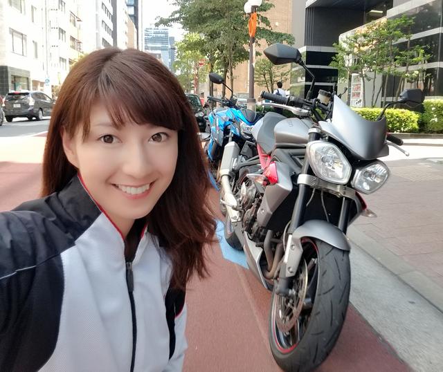 画像: 今回初めて乗ったトライアンフのストリートトリプルR。 乗る前はちょっと不安だったけど、個人的なトライアンフのイメージは乗りやすいイメージで、実際乗ってみたら初めは低速の感覚を掴むのに、んん?って思ってエンストさせちゃったけど、ちょっと乗ったら全然乗りやすくて、特に加速すればするほど楽しいバイクだった! それよりも振動はそんなに無いのに、音がデカいよ〜!!