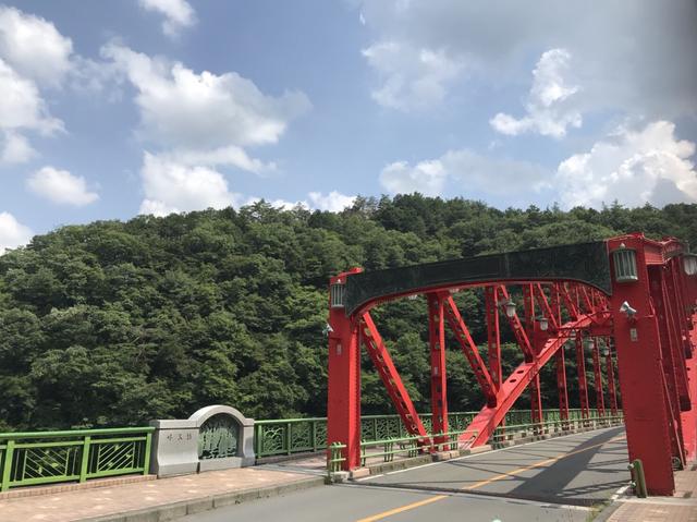 画像: 真っ赤な鉄橋「峰谷橋」