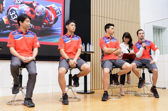 画像: Red Bull Honda with 日本郵便 右からジェイコブセン、中上、高橋、桒田レース室室長 宇川監督は所要のため会見を欠席しました