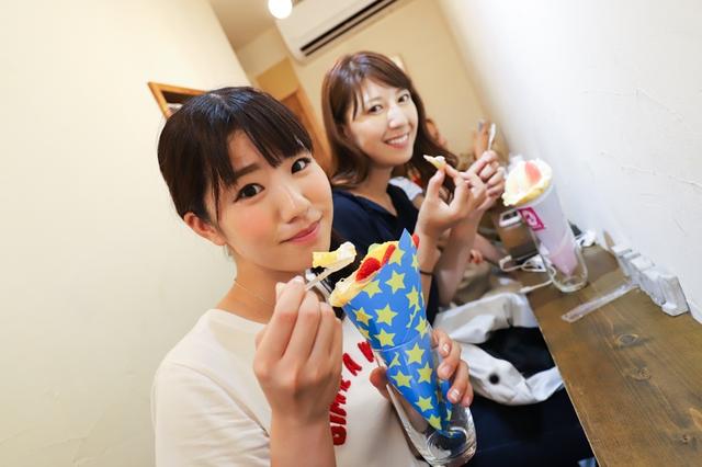 画像: わたし…ここで自撮りしてて、アプリを使ってもスッピンに写る自分の顔を見て悲しくなったけど、クレープ食べたらもはやどうでも良くなった(≧∇≦)/