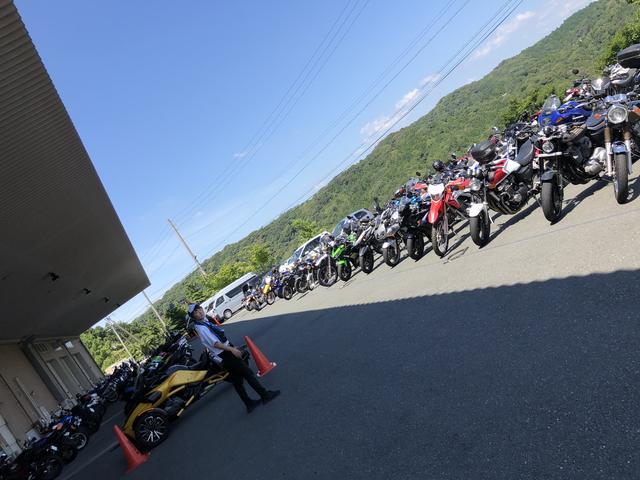 画像: わたしのバイクは左の奥の方…