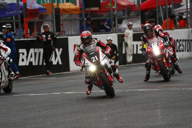 画像: スタートライダーはファン・デル・マーク あのケガがなければ、おそらく中須賀の役目だった