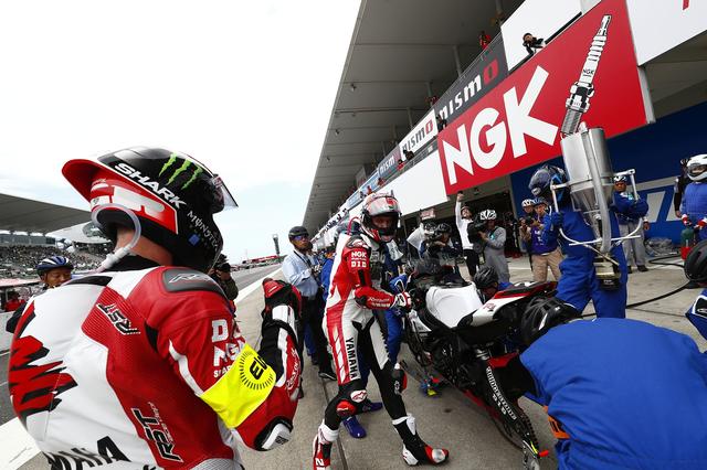画像: ロウズからマイケルへのライダーチェンジ ふかいアイコンタクトがよく見える