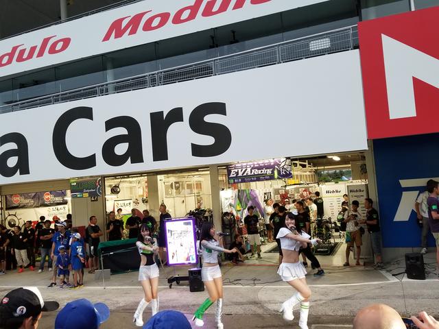 画像6: 雨の中でも華やかさと明るさで盛り上げてくれる8耐RQ!!