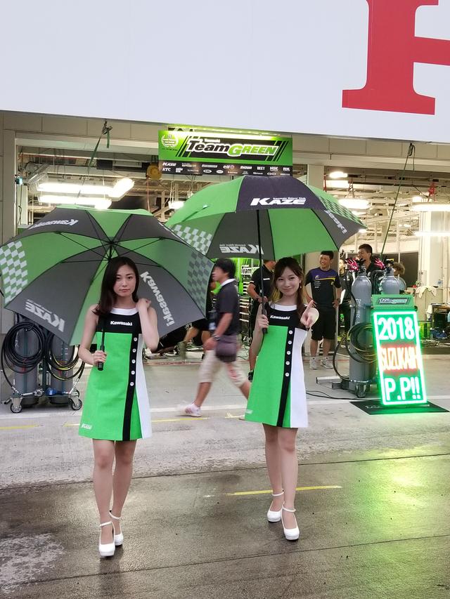 画像5: 雨の中でも華やかさと明るさで盛り上げてくれる8耐RQ!!