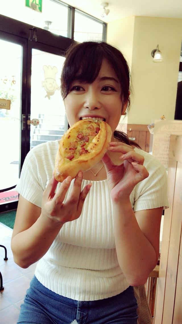 画像: ベーコンとガーリックの組み合わせが最高っ☆他にも食べたいパンがたくさんありました。
