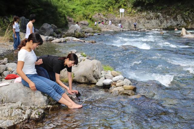 画像: あまりの暑さだったので、思わず入ってしまいました。水着持ってくれば良かったなぁと後悔……(笑)