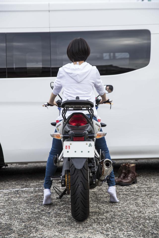 画像: なぜかシートを削った後は首元からタグが出てきてる(^ω^)なんで!