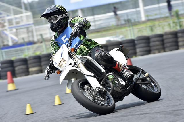 画像: B級12位 井上裕介選手&DR-Z400SM 1分49秒130
