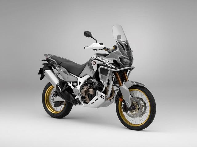画像: HONDA CRF1000L Africa Twin Adventure Sports NEWカラーにシルバーメタリックを採用してイメージを大きく変えた。