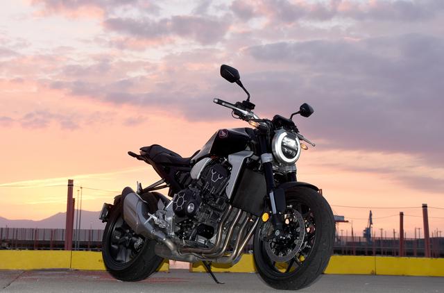 画像: 新世代スポーツCB1000R! 街乗りもワインディングも高速道もこなす韋駄天!