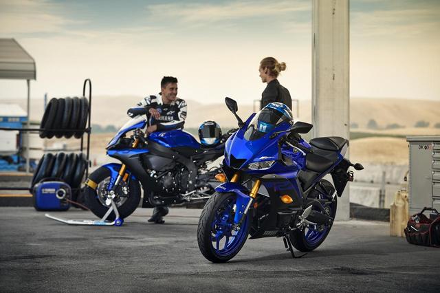 画像2: R1直系のデザインに倒立フォーク&液晶メーターを新採用