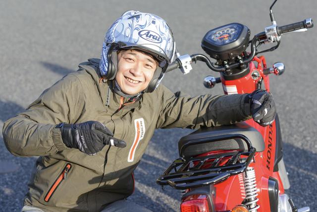 画像: 荷台、いいです! 特にこのクロスカブのかわいらしさとのミスマッチがいい。ガンガン荷物が積めて、ツーリングに助かるんですよ。