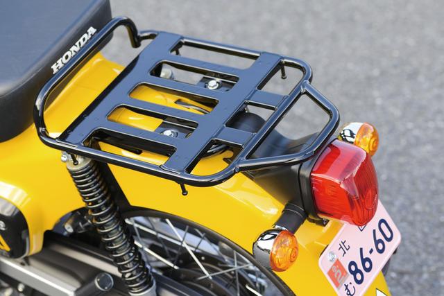 画像: タンデム可能な110には、タンデムライダーがこのキャリア部分に腰掛けるか、リアシートがアクセサリーで発売される模様。