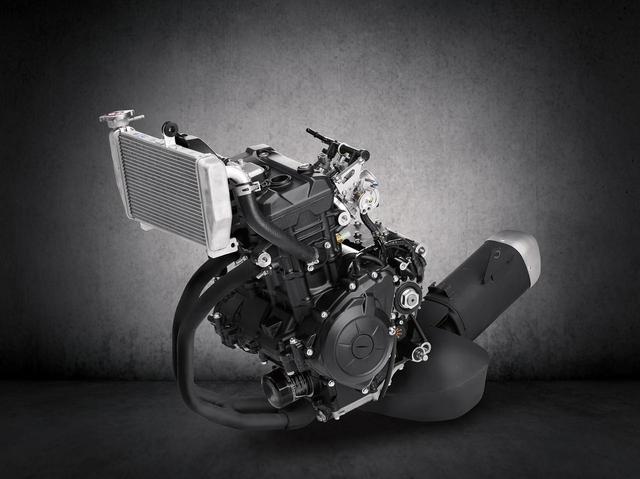 画像9: R1直系のデザインに倒立フォーク&液晶メーターを新採用