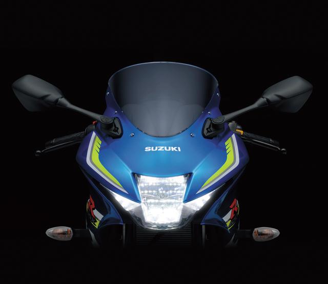 画像: シリーズ共通の縦2灯式LEDヘッドライトが印象的なフロントマスク。小さいながらもGSX-Rシリーズのアイデンティティをアピールする部分。