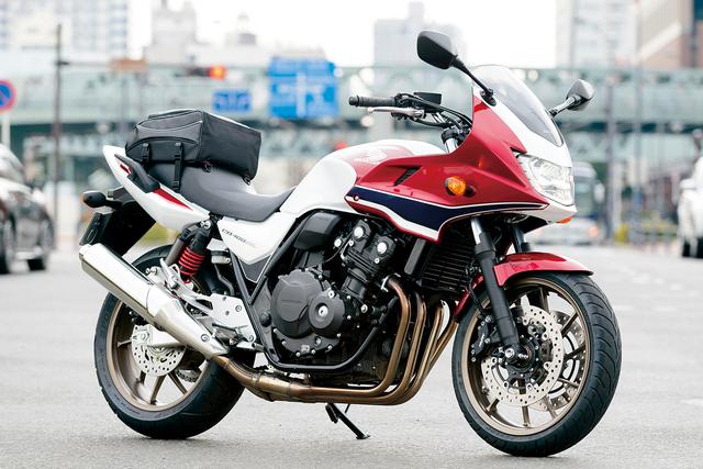 画像: HONDA CB400 SUPER BOL D’OR<ABS> ●全長×全幅×全高:2080×745×1160㎜ ●ホイールベース:1410㎜ ●シート高:755㎜ ●車両重量:205kg ●エンジン形式:水冷4ストDOHC4バルブ並列4気筒 ●総排気量:399cc ●ボア×ストローク:55.0×42.0㎜ ●圧縮比:11.3 ●最高出力:56PS/11000rpm ●最大トルク:4.0kg-m/9500rpm ●燃料タンク容量:18L ●キャスター角:25゜ 5′ ●トレール量:90㎜ ●タイヤサイズ(前・後):120/60ZR17・160/60ZR17 ●ブレーキ形式(前・後):φ296㎜ダブルディスク・φ240㎜ディスク ●価格:97万9560円