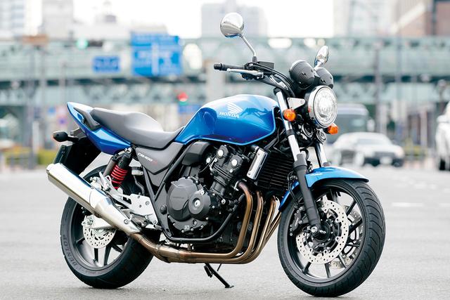 画像: HONDA CB400 SUPER FOUR<ABS> ●全長×全幅×全高:2080×745×1080㎜ ●ホイールベース:1410㎜ ●シート高:755㎜ ●車両重量:201kg ●エンジン形式:水冷4ストDOHC4バルブ並列4気筒 ●総排気量:399cc ●ボア×ストローク:55.0×42.0㎜ ●圧縮比:11.3 ●最高出力:56PS/11000rpm ●最大トルク:4.0kg-m/9500rpm ●燃料タンク容量:18L ●キャスター角:25゜ 5′ ●トレール量:90㎜ ●タイヤサイズ(前・後):120/60ZR17・160/60ZR17 ●ブレーキ形式(前・後):φ296㎜ダブルディスク・φ240㎜ディスク ●価格:86万6160円
