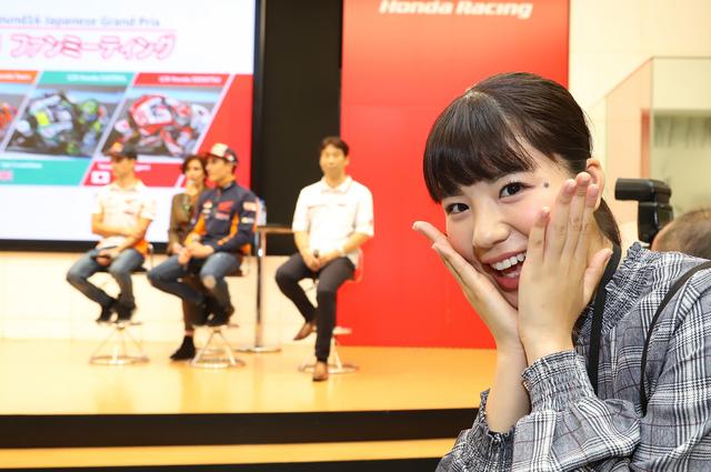 画像: 梅ちゃんも取材会に参加。「マルケスかっこいー♪」っていいながら「熱烈応援は中上さんです」って。梅ちゃん、もてぎにも取材にきます!