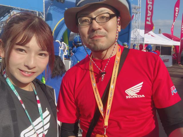 画像: お名前❥けんぼーさん お住い❥長野県 好きな選手❥ペドロサ選手 HONDAカラーのTシャツとマルケスさんの番号のストラップを首から下げていました♫