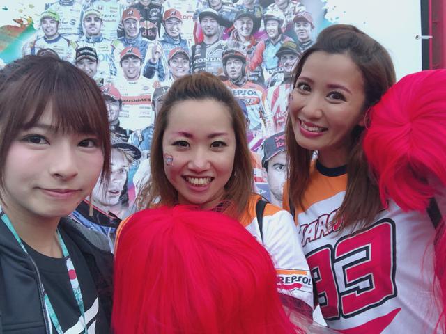 画像: お名前❥さとみさん ゆかさん お住い❥水戸 好きな選手❥マルケス選手 赤いかつらをかぶっていたそうで今回は暑くて外した後だったようです。 とても明るく優しい方々でした♫ と思ったら次の日また会うことができました! 赤毛の二方が子こちらです♡