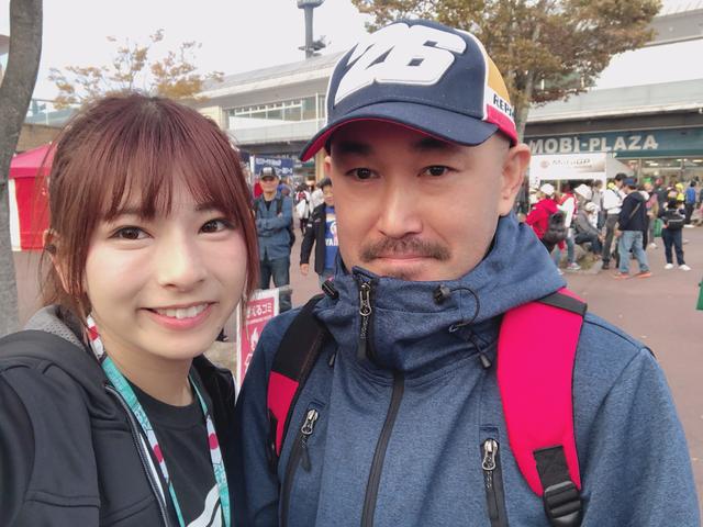 画像: お名前❥ガイさん お住い❥神奈川県 好きな選手❥みんな好き!特に中上選手 中上選手へメッセージ❥予選では2位を決めてくれてありがとう! ハーレー乗りですがCBR1000RRを検討中だそうです♫ 実は帽子2つ持っていらっしゃって、せっなくなので両方で撮影させていただきました♡