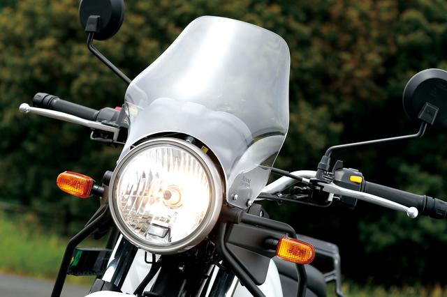 画像: 大きなタンクガードとスクリーン、丸目1灯のヘッドライトを組み合わせて、他車にはない独創的なマスクを演出。