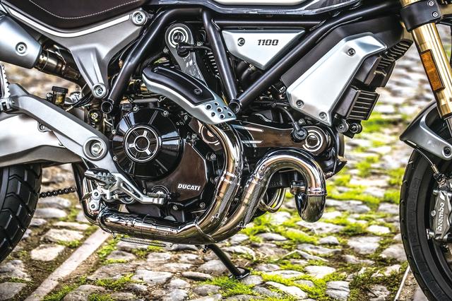 画像: 新型の空冷デスモドロミック2バルブL型2気筒1079㏄エンジン。最大出力86PS/7500rpm、最大トルク9.0㎏m/4750rpmを発揮。扱いやすさとスポーティさを併せ持つ。