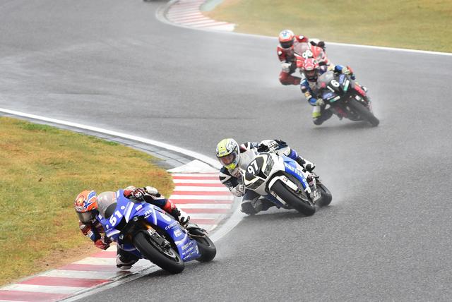 画像: 次々とトップがかわったST600は#51岡本が2位フィニッシュでチャンピオンを獲得!