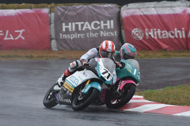 画像: 最終ラップのシケイン、特にJ-GP3では何かが起こります #13長谷川の捨て身のアタックを#71小室が完封